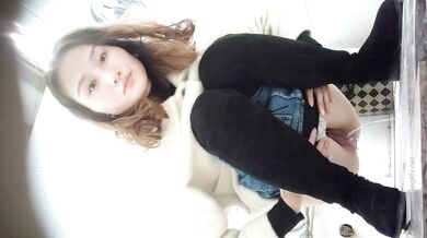 Etz全景厕拍一群热穴少女！喝醉呕吐！性感长靴！ (2)