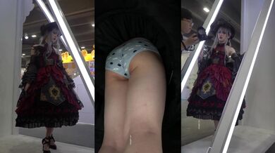 偷窥漂亮美眉 人家在拍美美的 你跑人家裙子里面了 花内内 饱满的小屁屁